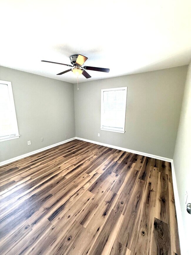 Building Photo - ** 4 bed 2.5 bath located in Edgewood ** Call 334-366-9198 to schedule a self tour