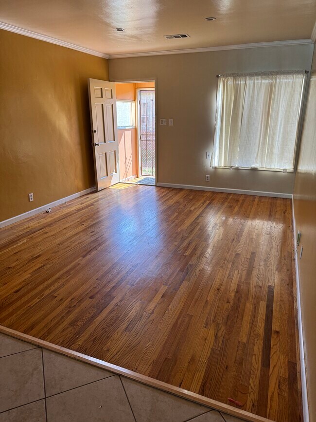 Living room - 1632 N Hollywood Way