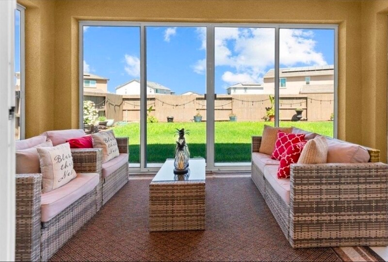 Building Photo - 2851 Ski Bch St