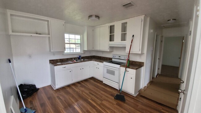 Building Photo - 3357 Meadow Ln