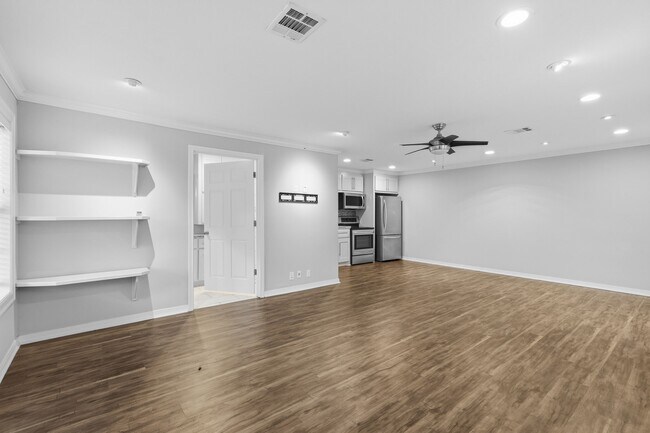 Building Photo - 3338 Prospect St