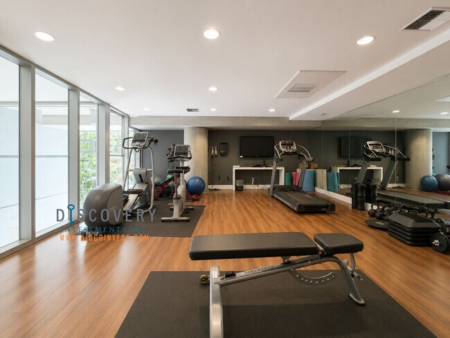 Building Photo - Uptown Place One Bedroom Condominium