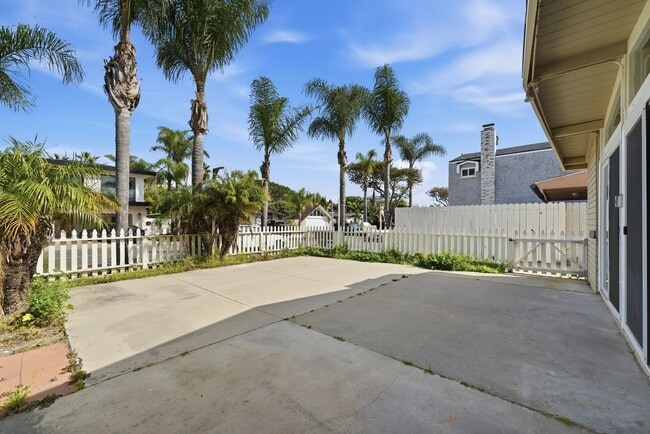 Building Photo - 4911-4911 River Ave