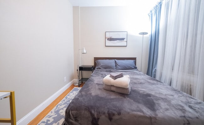 Building Photo - 230 W 113th St