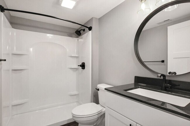 Building Photo - 1801 Elaine Dr