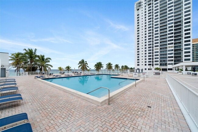 Building Photo - 2301 S Ocean Dr