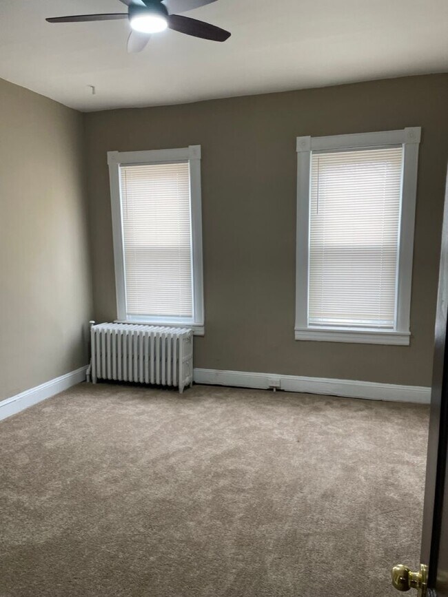 Building Photo - 719 N Milton Ave