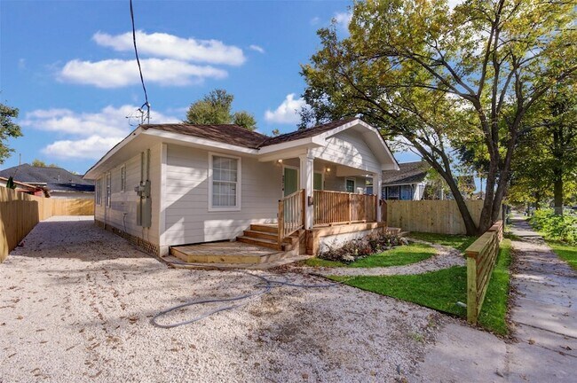 Building Photo - 2214 McKee St
