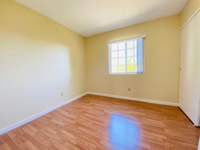 Building Photo - Condo Overlooking the American River!