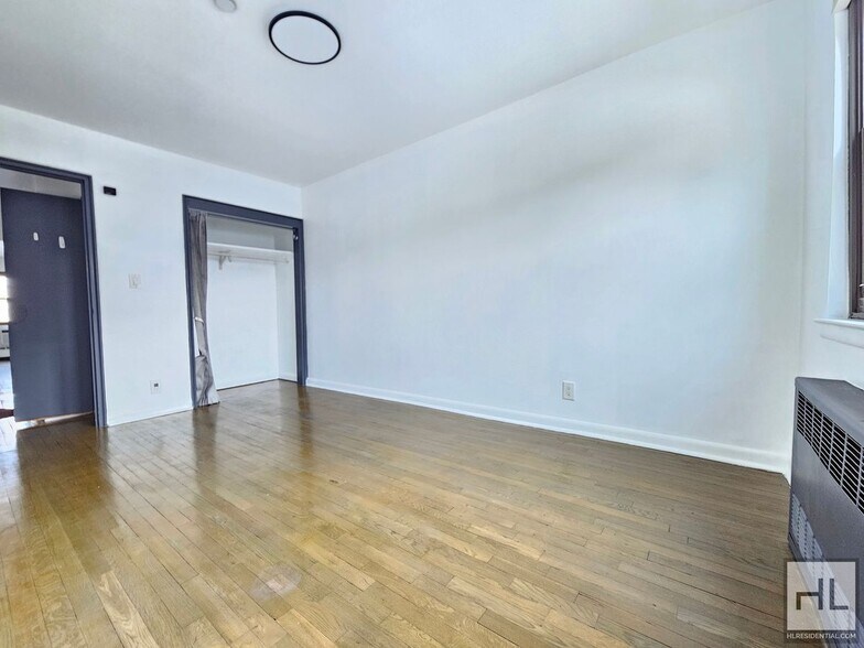 Building Photo - Spacious 2 Bedroom Apartment in the Heart ...
