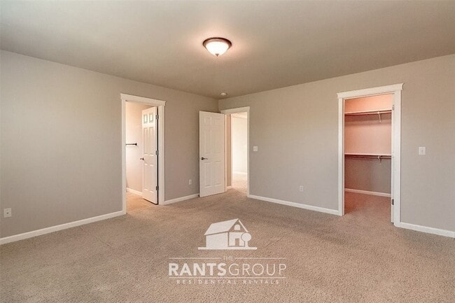 Building Photo - Gorgeous 2 Story Home! Located in Central Lacey!