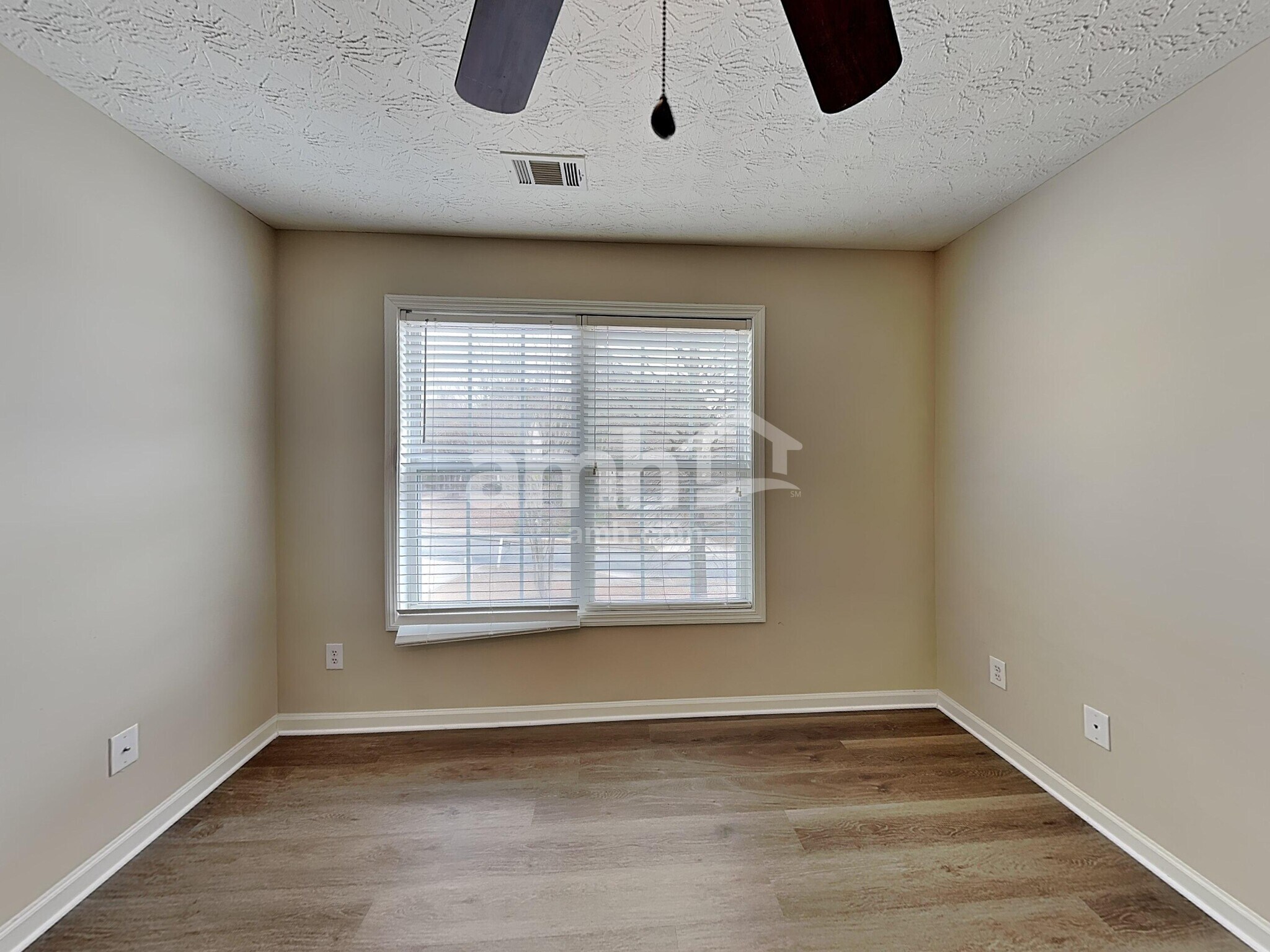 Building Photo - 1302 River Club Dr NE