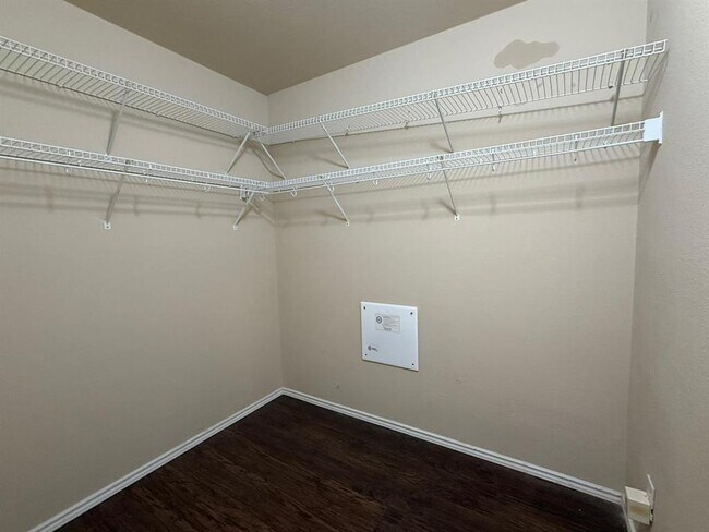 Building Photo - 2721 Breezy Point Cove