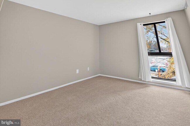 Building Photo - 2063 Royal Fern Ct