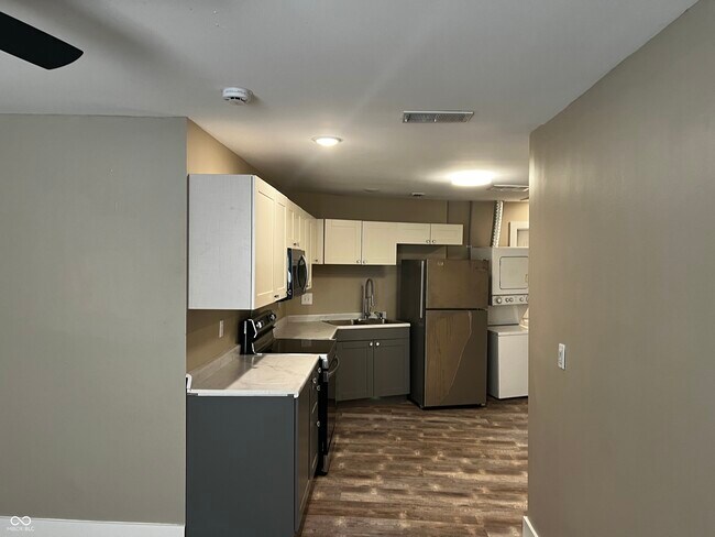 Building Photo - 330 W 40th St