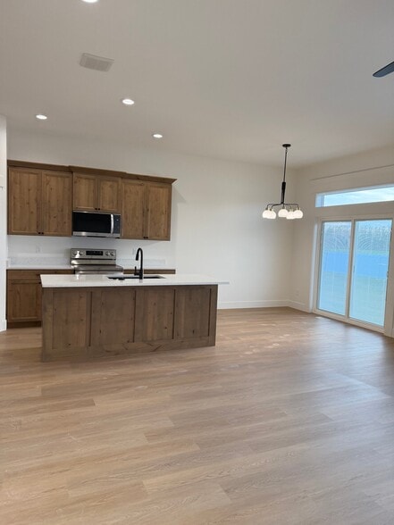 Building Photo - 6274 Hugo Dr