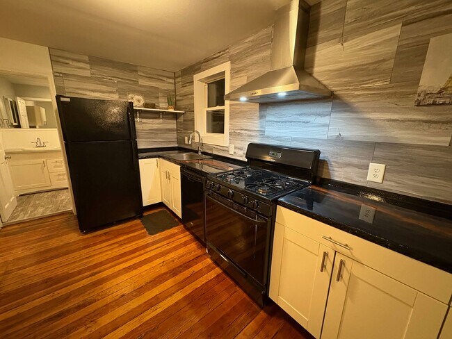 Building Photo - 722 Butterworth St SW