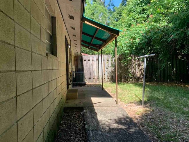 Building Photo - 610 Mary Beth Ave