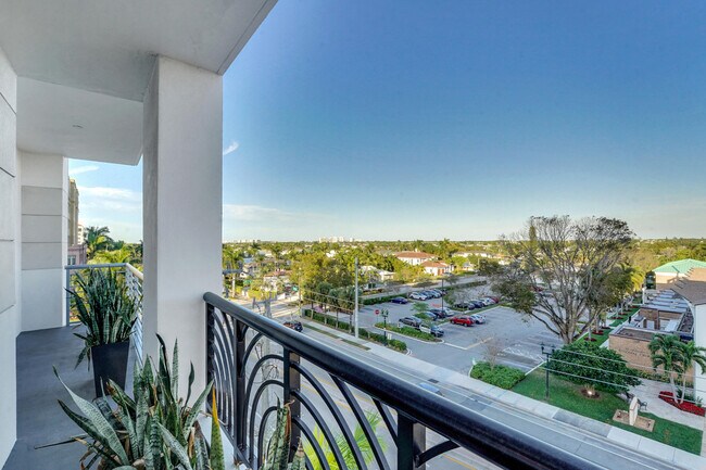 Building Photo - 155 E Boca Raton Rd
