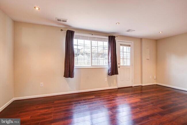 Building Photo - 6324 Lightburn Ct