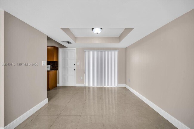 Building Photo - 671 W 80th St