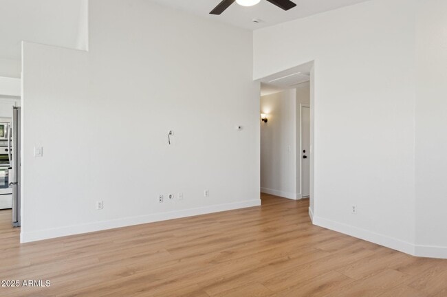 Building Photo - 2131 S Peppertree Dr