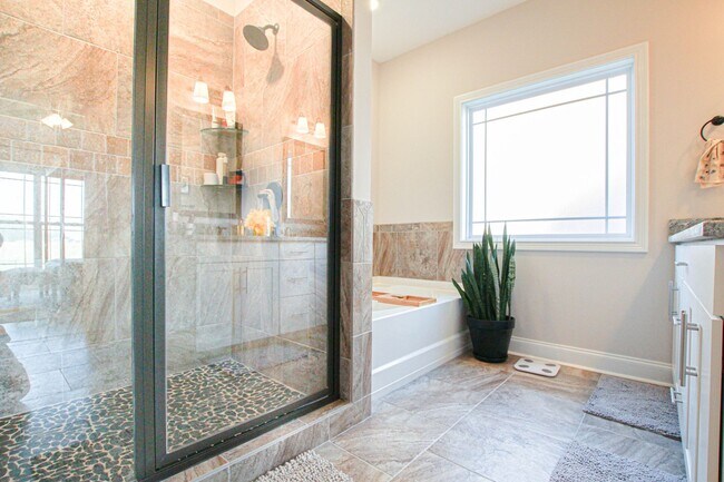 Building Photo - Pet Friendly in Sango!