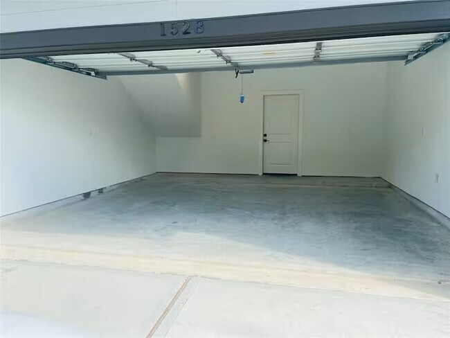 Building Photo - 1528 Chestnut St