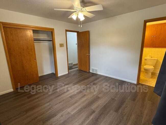 Building Photo - 611 N 29th St