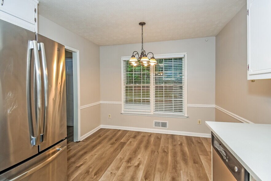 Building Photo - 1111 Realm Ln