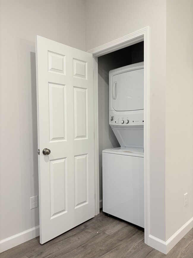 Building Photo - 871 Rodeo Ln