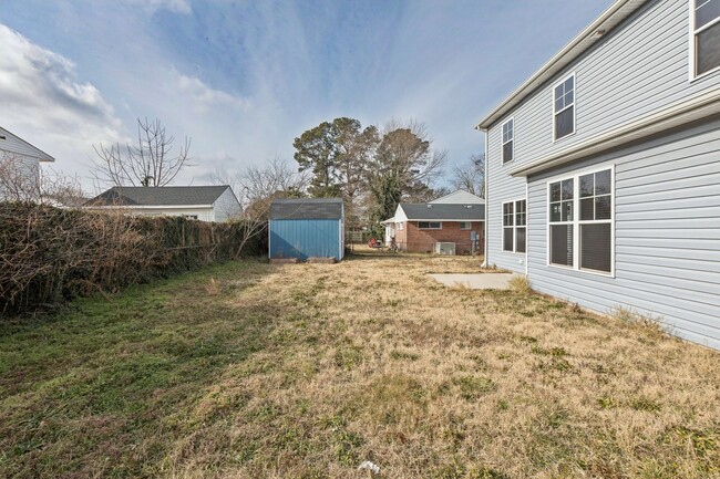 Building Photo - 4 bed/2.5 bath Ready Now- Norfolk