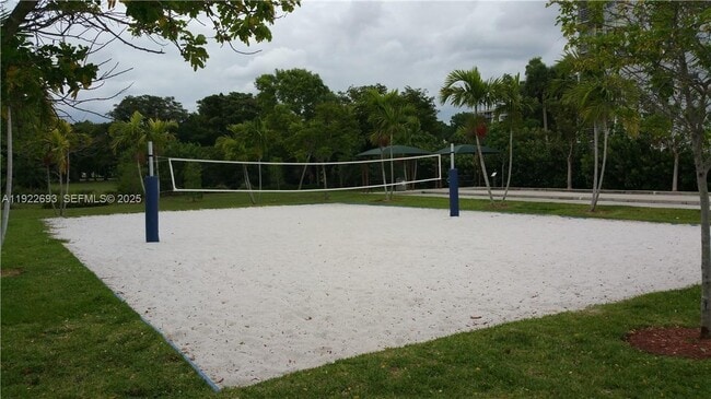 Building Photo - 3141 N Palm Aire Dr