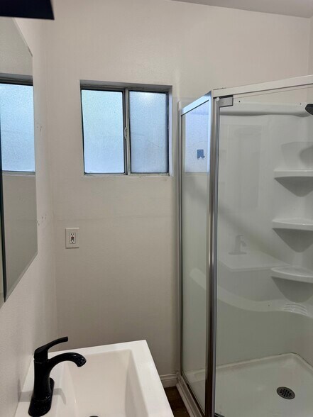 Bathroom - 1045 Bradford St