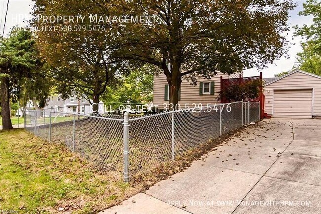 Building Photo - 1699 Sunset Ave