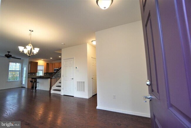 Building Photo - 1013 Chapman Cir