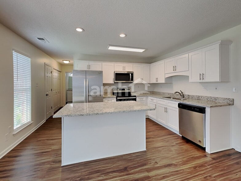 Building Photo - 5755 Fawn Dr