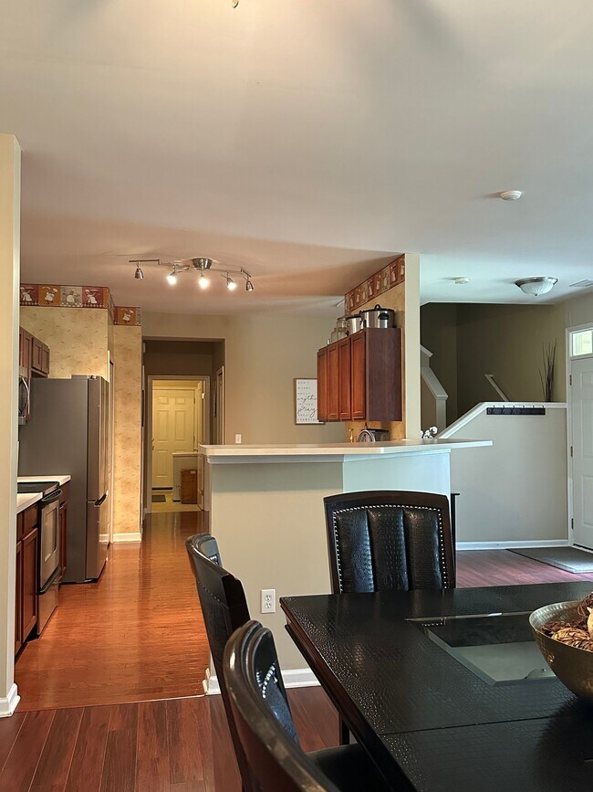 Building Photo - 47480 Pembroke Dr