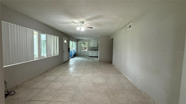 Building Photo - 1148 W Lakeview Cir