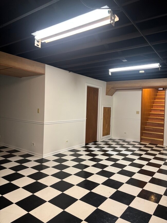 Building Photo - 4080 N Parkside Dr