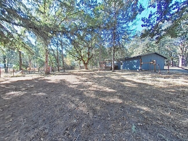 Building Photo - Peaceful and Private 3 Bedroom Home on 5 A...