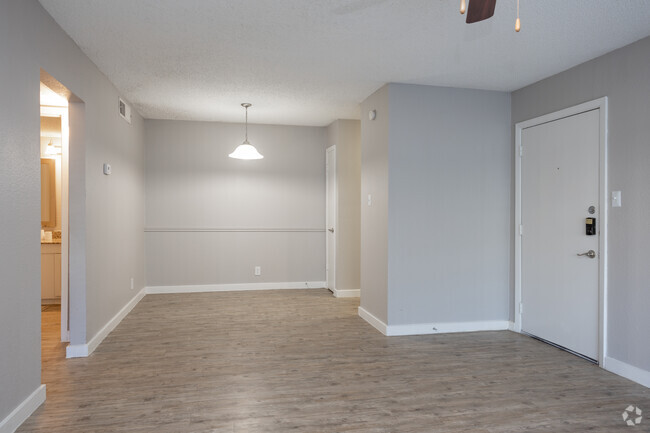 1BR, 1BA - 705SF - Altura