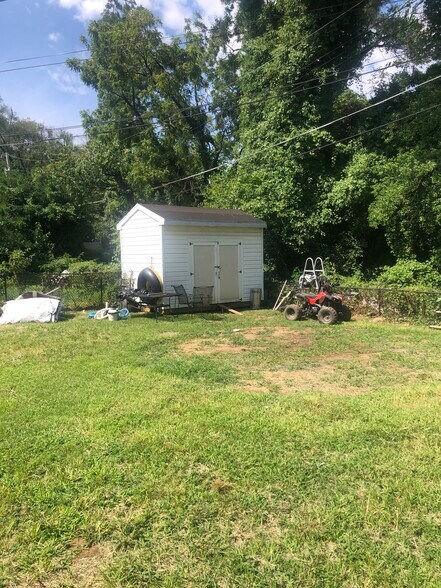 Building Photo - 5513 Ashbourne Rd