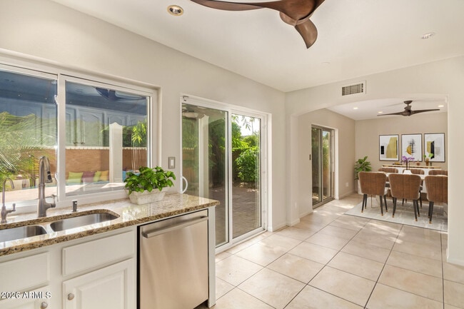 Building Photo - 5730 N Scottsdale Rd