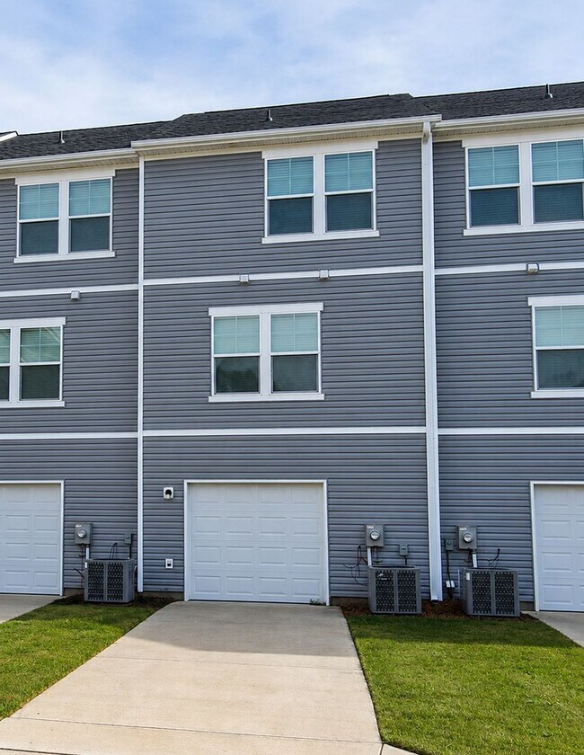 Building Photo - 3-Bedroom, 3.5 Bath Townhome for Rent in Mooresville, NC | Attached Garage & Modern Kitchen
