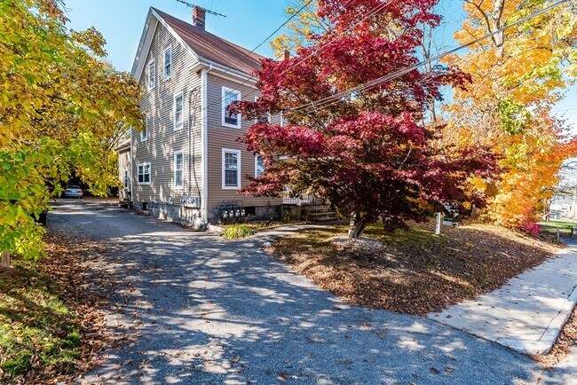 Building Photo - 179 Main St