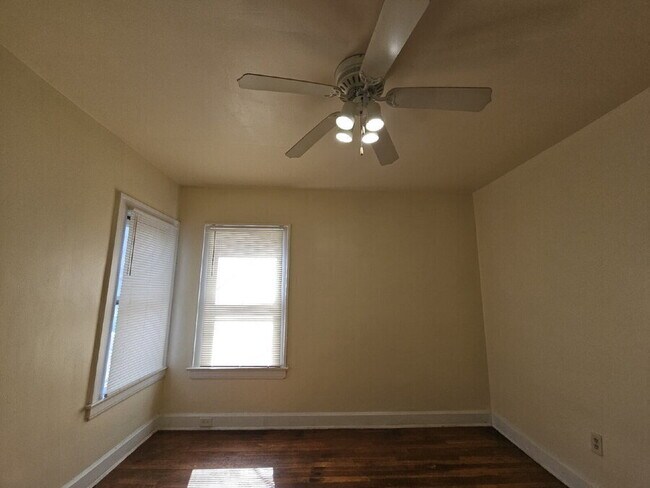 Building Photo - 1547 Hillcrest Rd