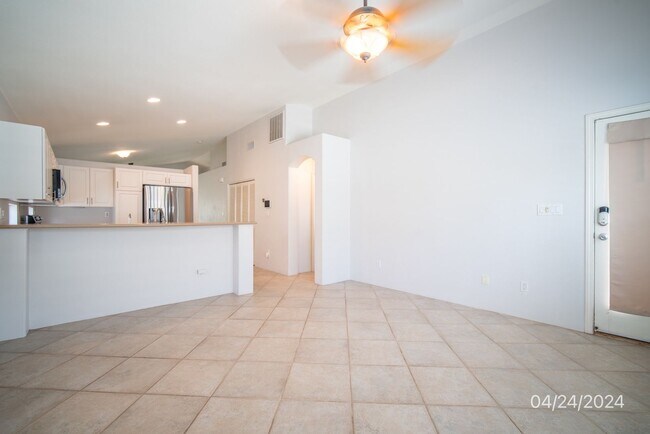 Building Photo - 3 BD/2 BA Home with Enclosed Garage in Ewa Beach (Pets ok)