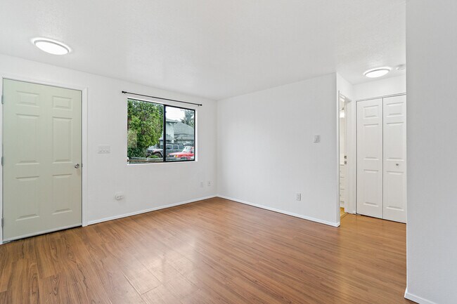 Building Photo - 503 Houser Way S