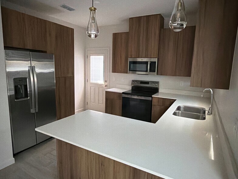 Building Photo - 3317 Duke Ave